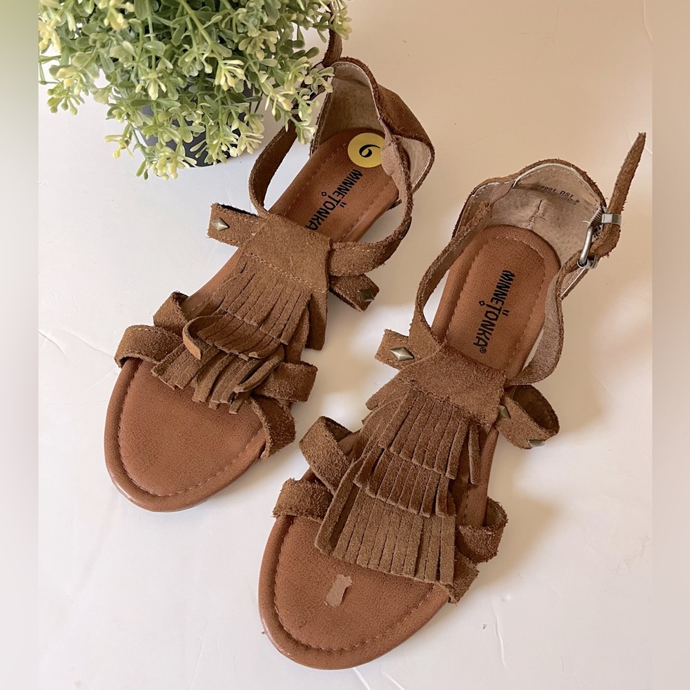 Minnetonka suede brown sandals 9